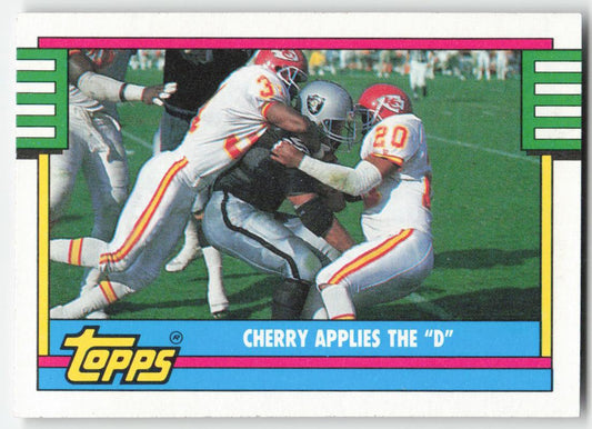 1990 Topps #509 Cherry Applies the "D" Kansas City Chiefs FB1-561